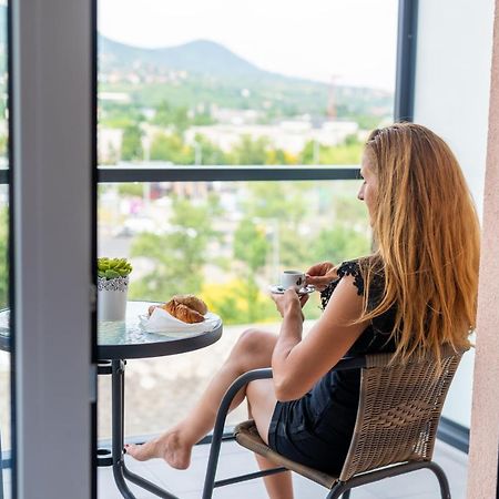 בודפשט Sweet Home Apartman , 30Sqm Studio, Free Private Parking, Mountain View, Balcony, 20 Min From Downtown מראה חיצוני תמונה