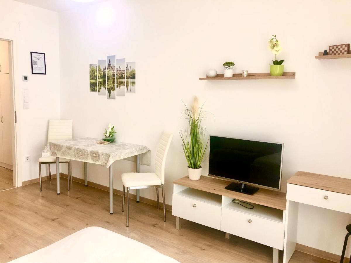 בודפשט Sweet Home Apartman , 30Sqm Studio, Free Private Parking, Mountain View, Balcony, 20 Min From Downtown מראה חיצוני תמונה