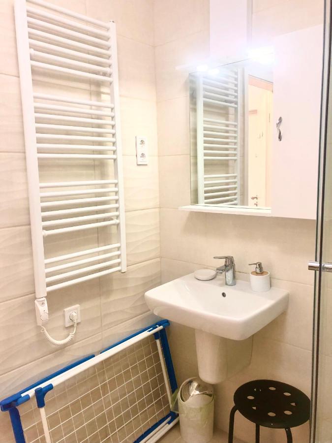 בודפשט Sweet Home Apartman , 30Sqm Studio, Free Private Parking, Mountain View, Balcony, 20 Min From Downtown מראה חיצוני תמונה