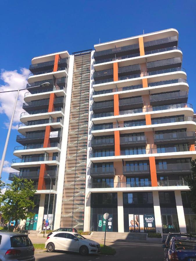 בודפשט Sweet Home Apartman , 30Sqm Studio, Free Private Parking, Mountain View, Balcony, 20 Min From Downtown מראה חיצוני תמונה