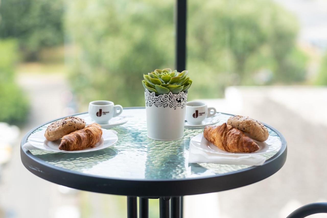 בודפשט Sweet Home Apartman , 30Sqm Studio, Free Private Parking, Mountain View, Balcony, 20 Min From Downtown מראה חיצוני תמונה