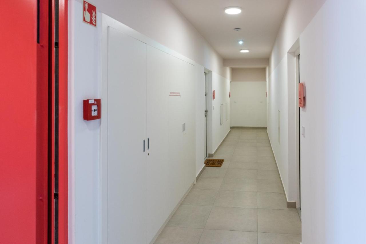 בודפשט Sweet Home Apartman , 30Sqm Studio, Free Private Parking, Mountain View, Balcony, 20 Min From Downtown מראה חיצוני תמונה