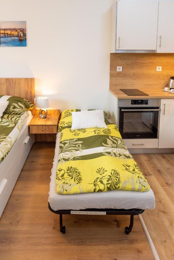 בודפשט Sweet Home Apartman , 30Sqm Studio, Free Private Parking, Mountain View, Balcony, 20 Min From Downtown מראה חיצוני תמונה