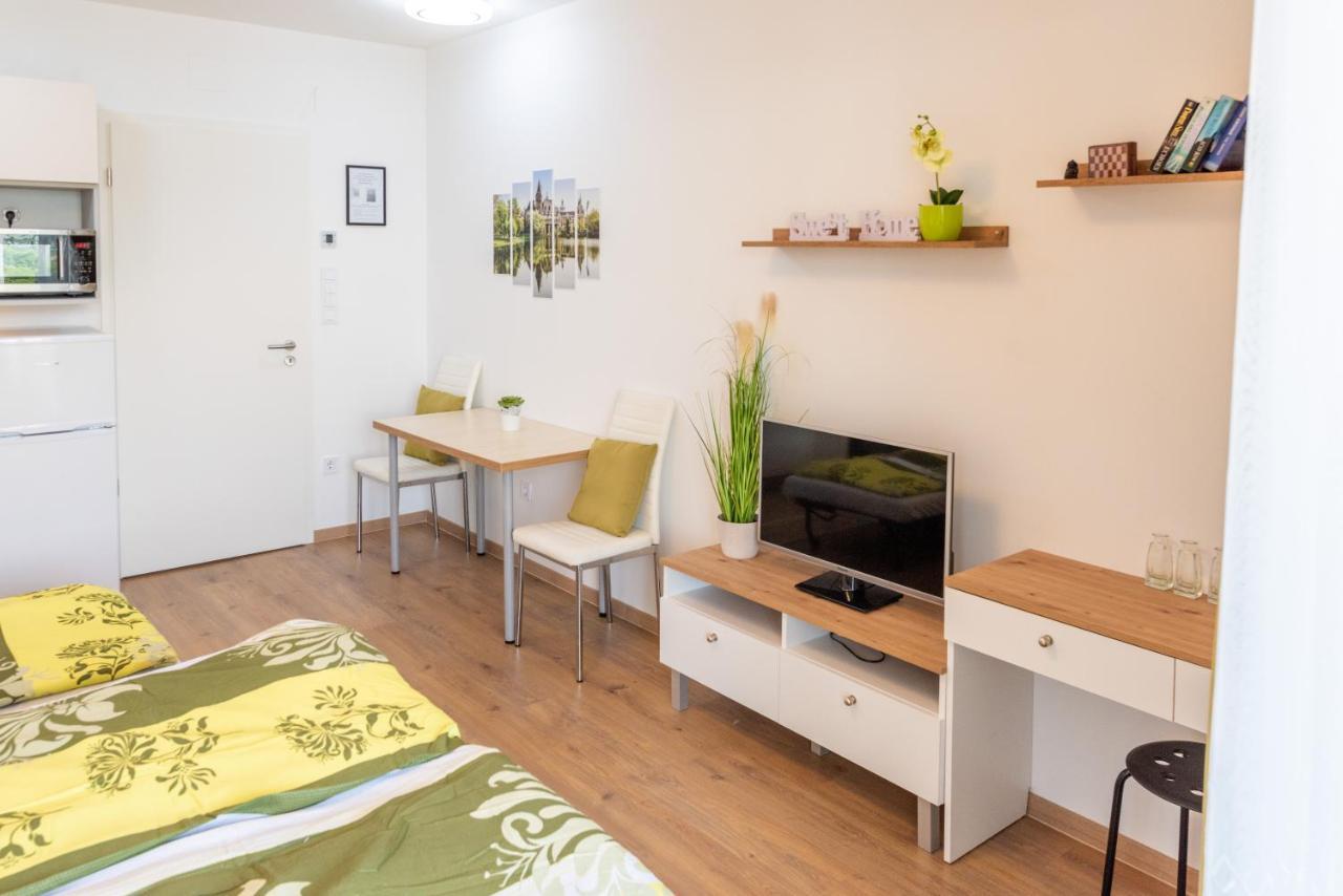 בודפשט Sweet Home Apartman , 30Sqm Studio, Free Private Parking, Mountain View, Balcony, 20 Min From Downtown מראה חיצוני תמונה